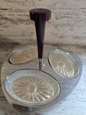 Glo-Hill Gourmates Vintage Serving Tray Red Bakelite Handle Glass Inserts